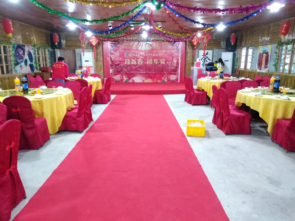 雄緯紡織年會會場布置中 雄緯紡織年會會場布置中