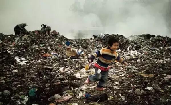 撿垃圾的小孩 撿垃圾的小孩